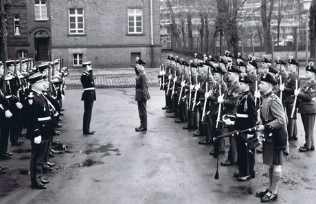 Inniskilling Fusiliers hand over Spandau Prison guard, Berlin to the French